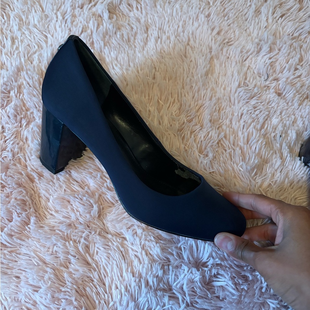 Donald J. Pliner Women's Navy Heels - Picture 7 of 8